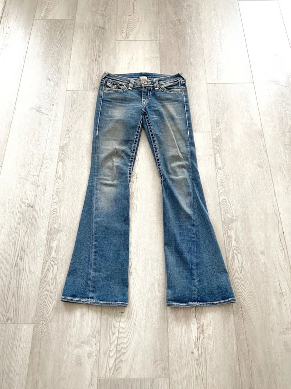 True Religion | Women’s low rise Blue Flared Jeans - Picture 2 of 10